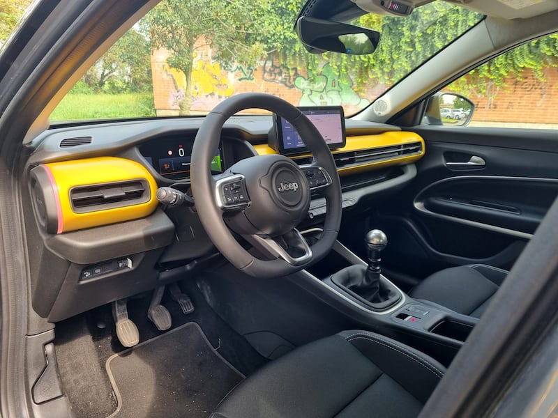 Jeep Avenger 1.2 Summit: guarda la gallery del city SUV americano 15