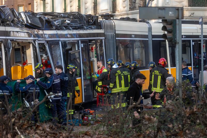 Tram deragliato, le foto dei feriti 5