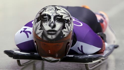 Il casco della slittinista canadese Sarah Reid 6