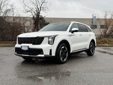 KIA Sorento HEV 2025: guarda la gallery del SUV 7 posti ibrido full 2