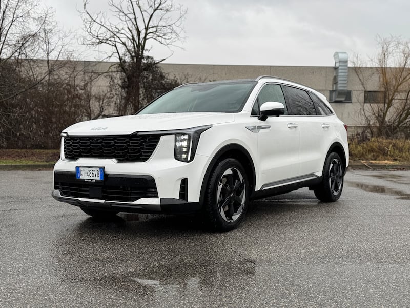 KIA Sorento HEV 2025: guarda la gallery del SUV 7 posti ibrido full 2