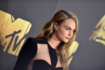 Cara Delevingne in total balck agli Mtv Movie Awards 5