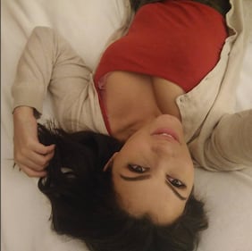 Valentina Nappi osa su Instagram: topless e lato b allo specchio 23