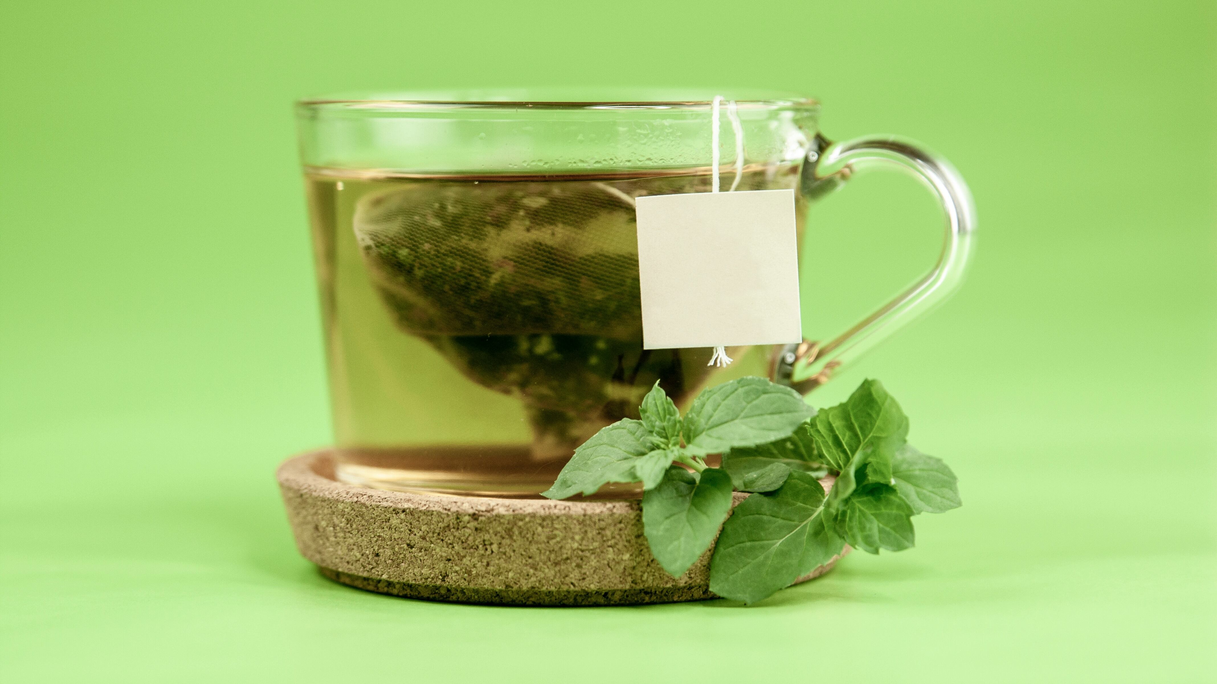 Tè verde, i 3 momenti migliori per berlo e bruciare i grassi