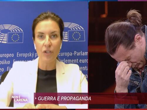 "Trasferitevi in Russia", "Non capisci niente". Lite tra Moretti e Povia
