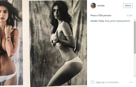 Emily Ratajkowski, seflie nudo allo specchio come Kim Kardashian: foto 8