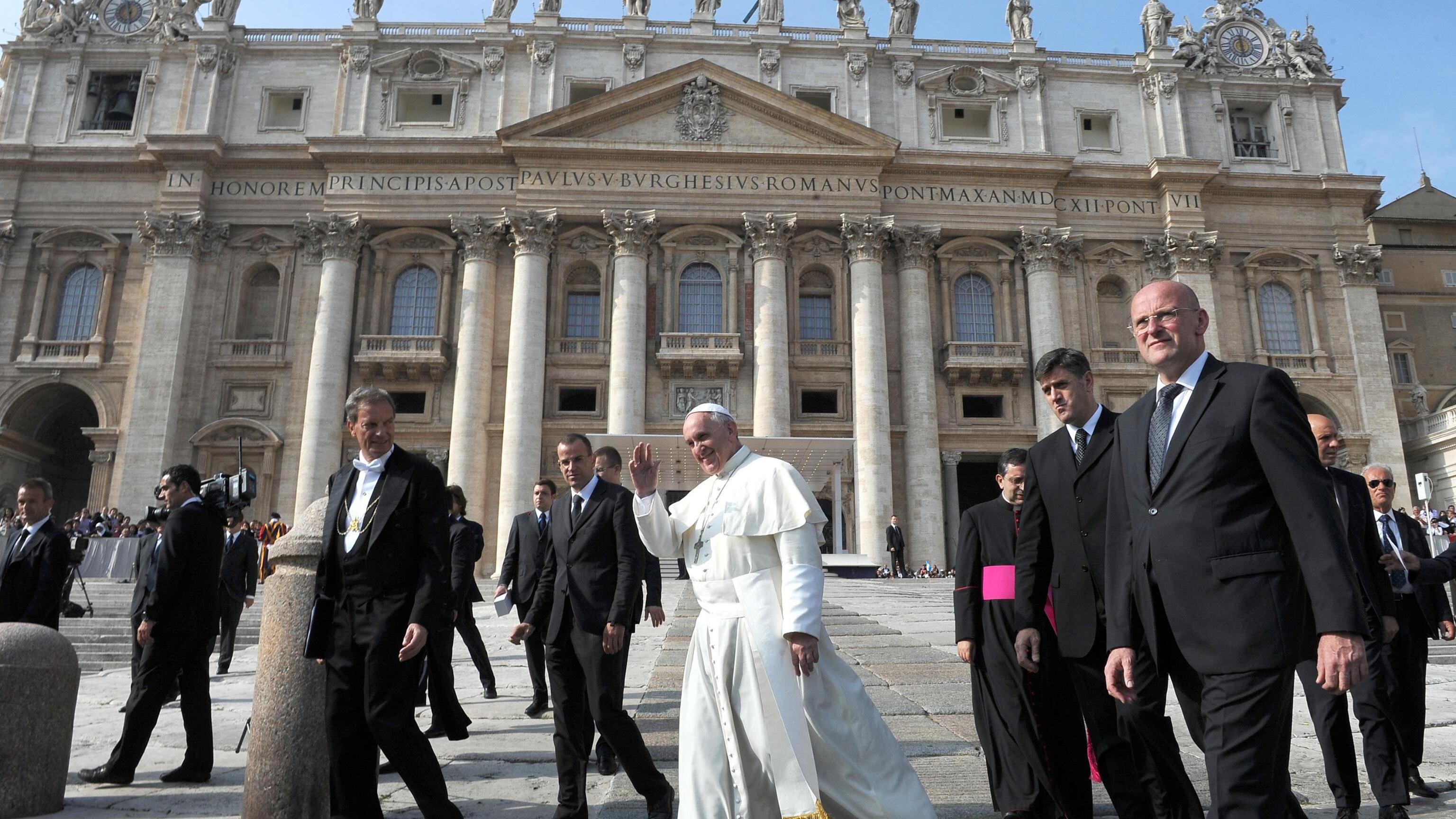 La Chiesa vuole restare neutrale. Ma schiera le «armate» elettorali