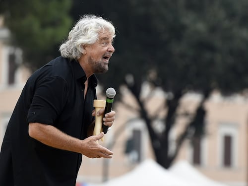 Grillo insulta gli autistici, Renzi: "Mi fai schifo"