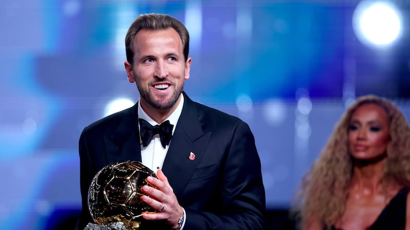 Pallone d’Oro 2026: vince Harry Kane, “beffati” Mbappé e Yamal