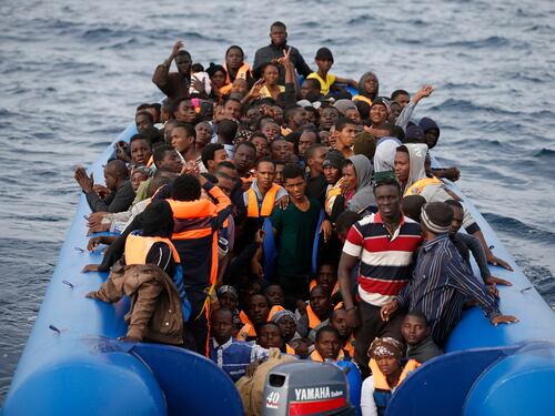 I migranti "snobbano" le Ong: "No grazie, proseguiamo soli"