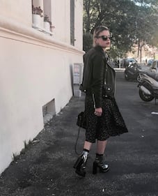 Emma Marrone, sexy in calze a rete 14