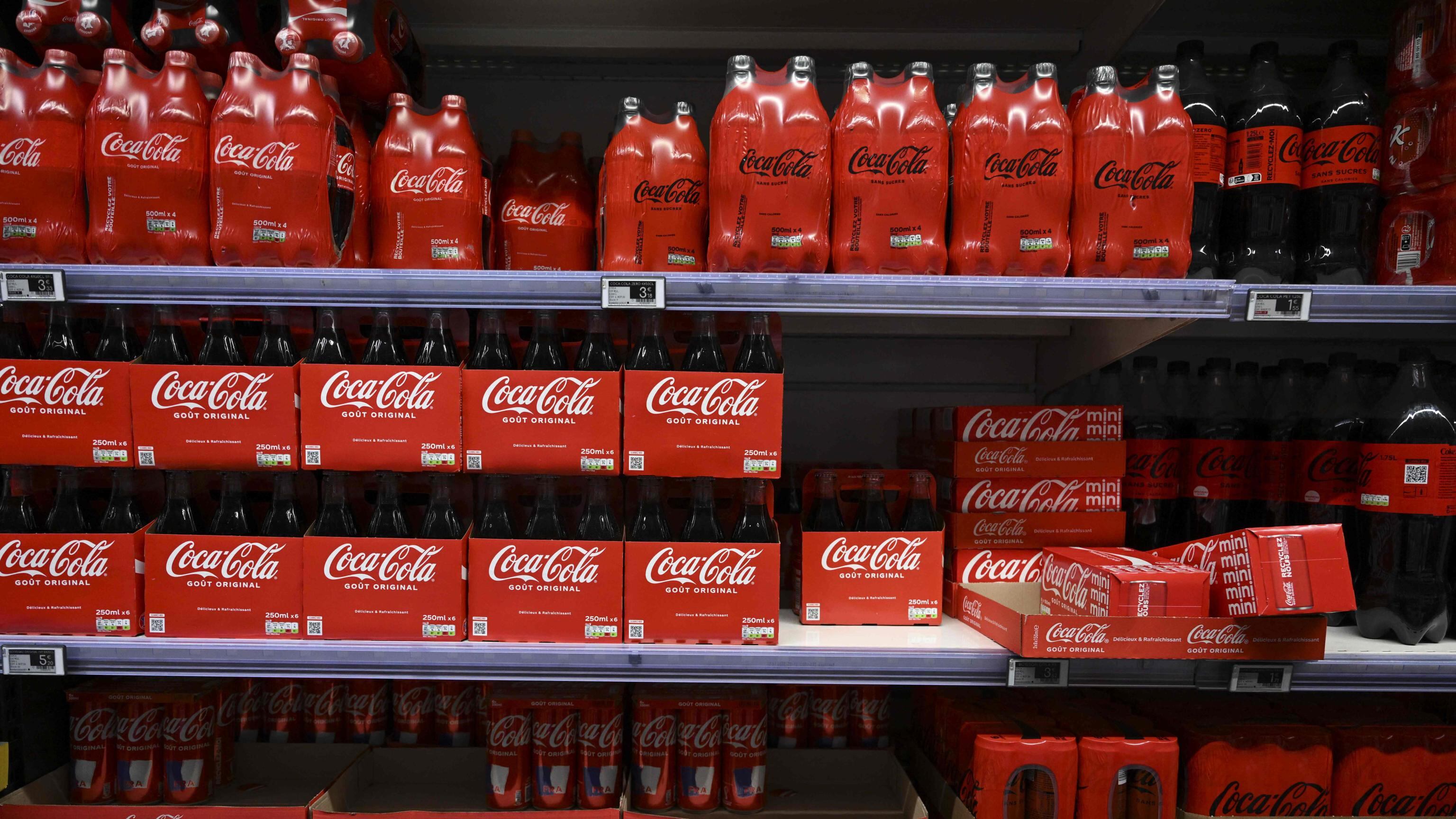 Coca-Cola, massiccio ritiro di prodotti in Europa: ecco perché