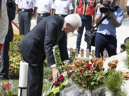 Amatrice 10 anni dopo il terremoto, Mattarella: “Monito per potenziare la prevenzione”. Meloni: “Obiettivo rinascita Appennino centrale”