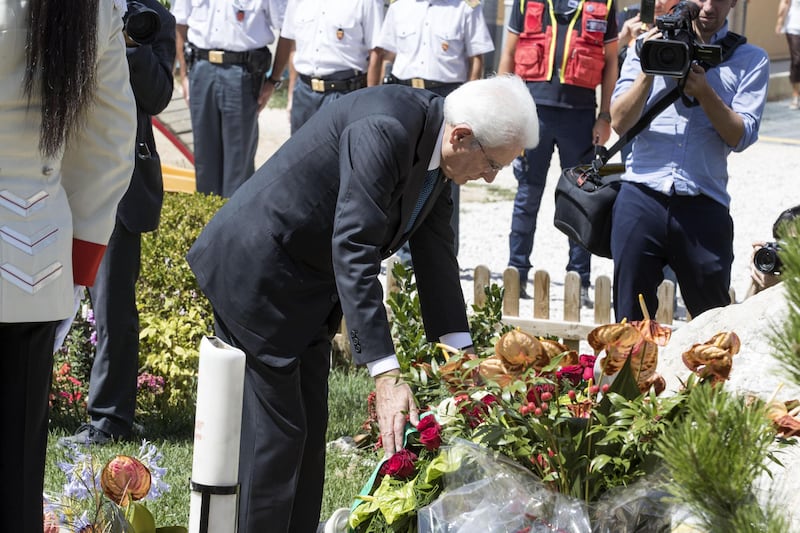 Amatrice 10 anni dopo il terremoto, Mattarella: “Monito per potenziare la prevenzione”. Meloni: “Obiettivo rinascita Appennino centrale”