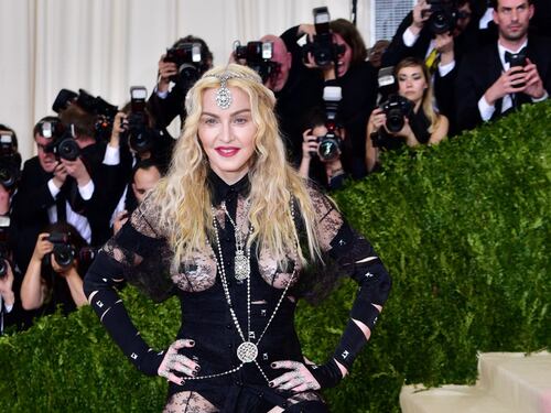 Madonna: "Non posso fare pipì, ho la vagina sigillata"