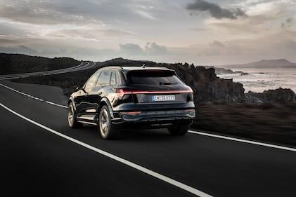 Le immagini della nuova Audi Q8 e-tron 8