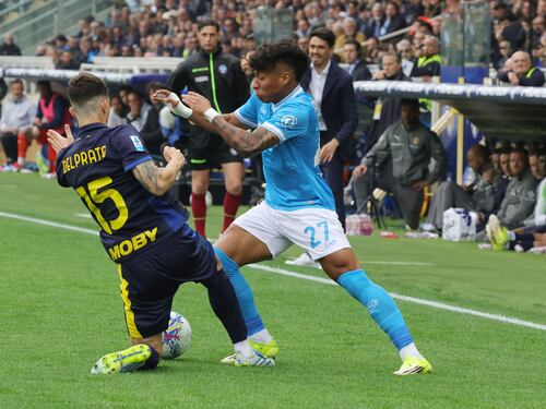 Il Parma strappa un punto al Napoli e fa un favore all’Inter: a Conte non basta McTominay