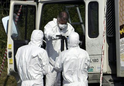 Austria, 71 immigrati morti soffocati in un tir 10