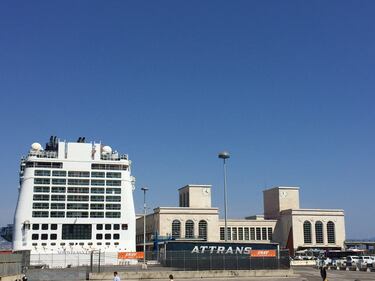 Napoli, il porto e il quartiere Mercato 20