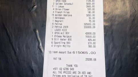 161mila euro per una cena: l'incredibile scontrino da Salt Bae