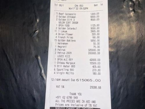 161mila euro per una cena: l'incredibile scontrino da Salt Bae