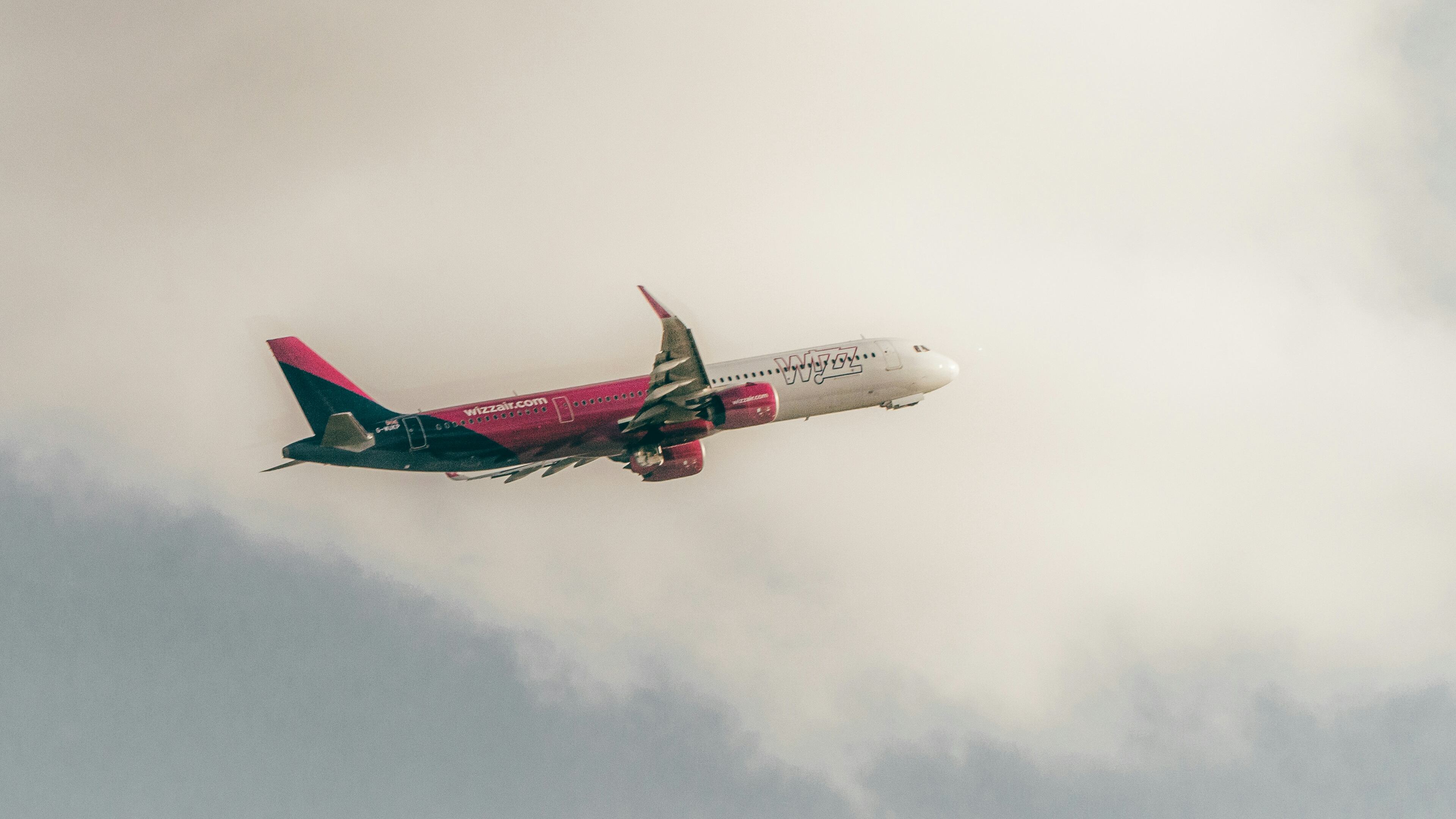 200 italiani bloccati a Madeira, interviene la Farnesina per sollecitare WizzAir