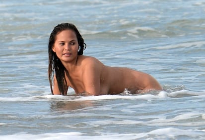 Topless per l'estate 2016, le vip più sexy 11