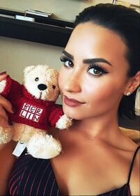 Demi Lovato, topless per Complex Magazine 8