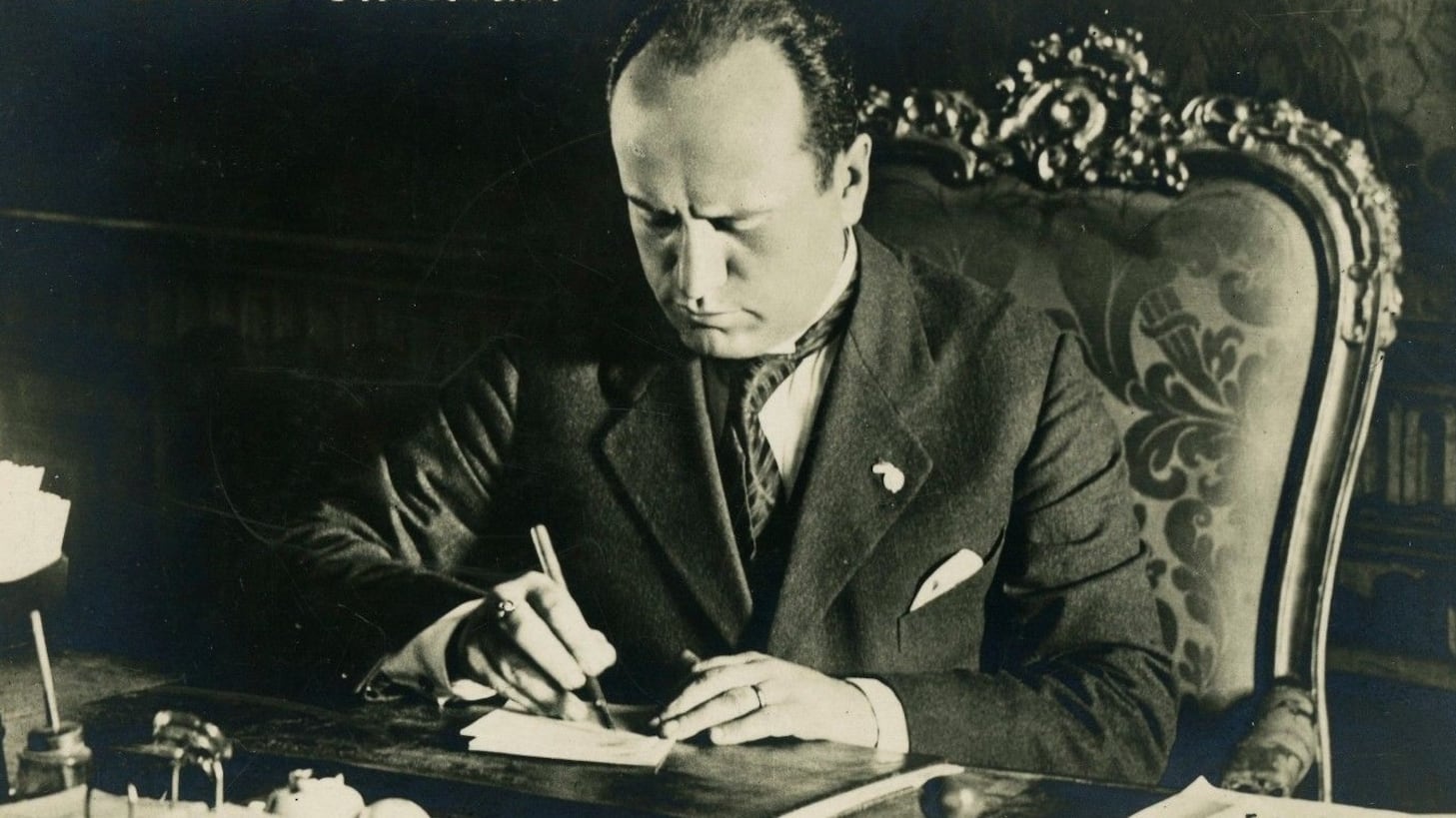 Livorno, revocata la cittadinanza onoraria a Mussolini, è polemica