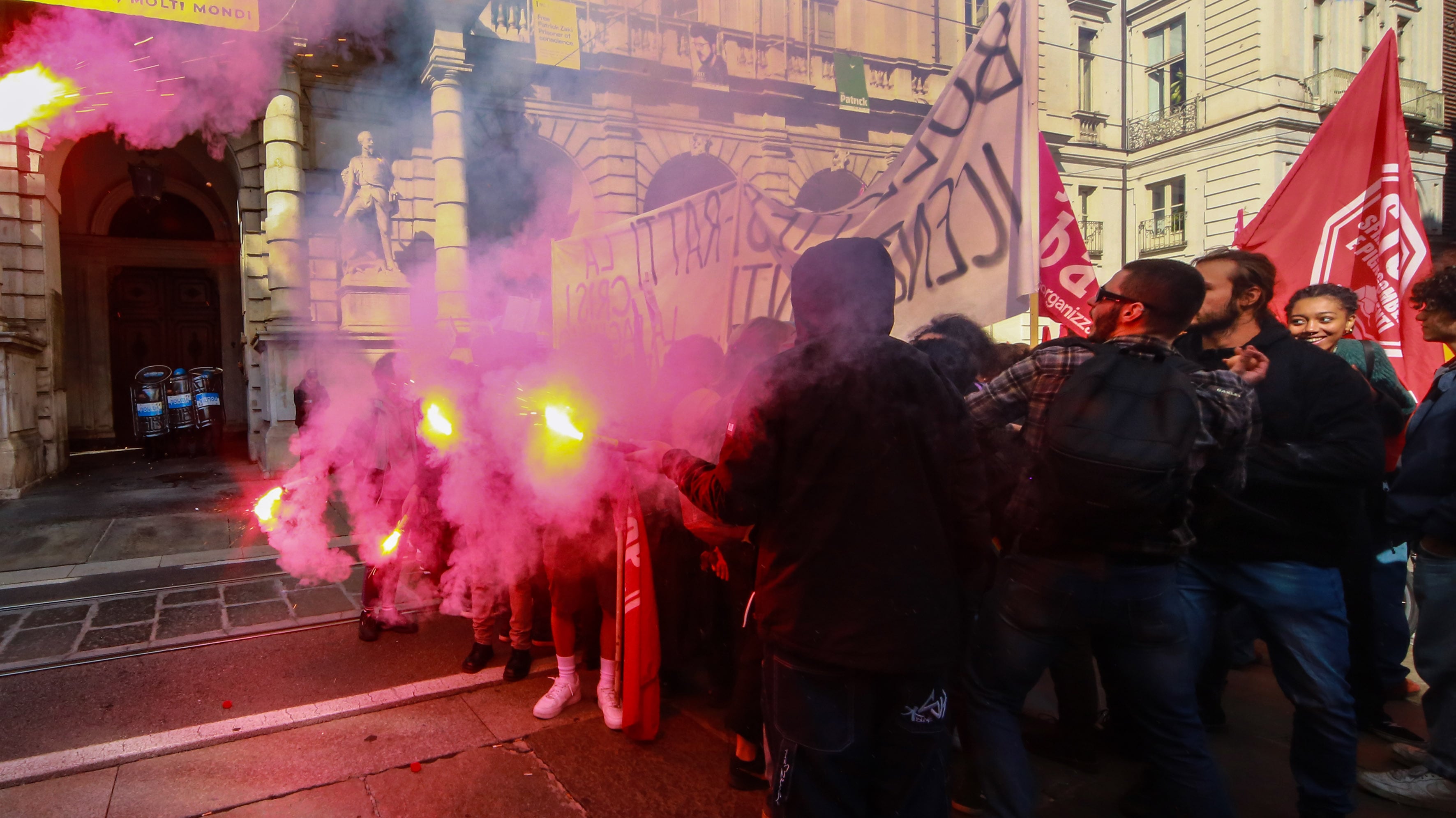 Ecco chi sono i veri violenti: estremisti rossi e anarchici. Lo dice lo studio Ue