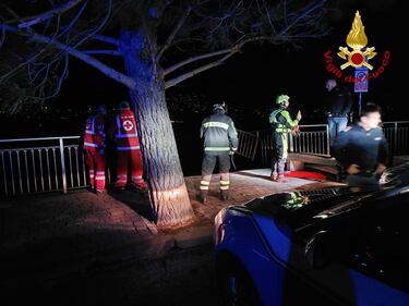 Como, auto finisce nel lago, due morti: l'intervento dei vigili del fuoco 4