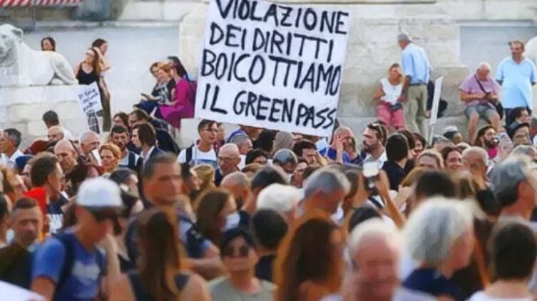 "In pochi secondi mi hanno aggredita così": il racconto del medico vittima dei No pass