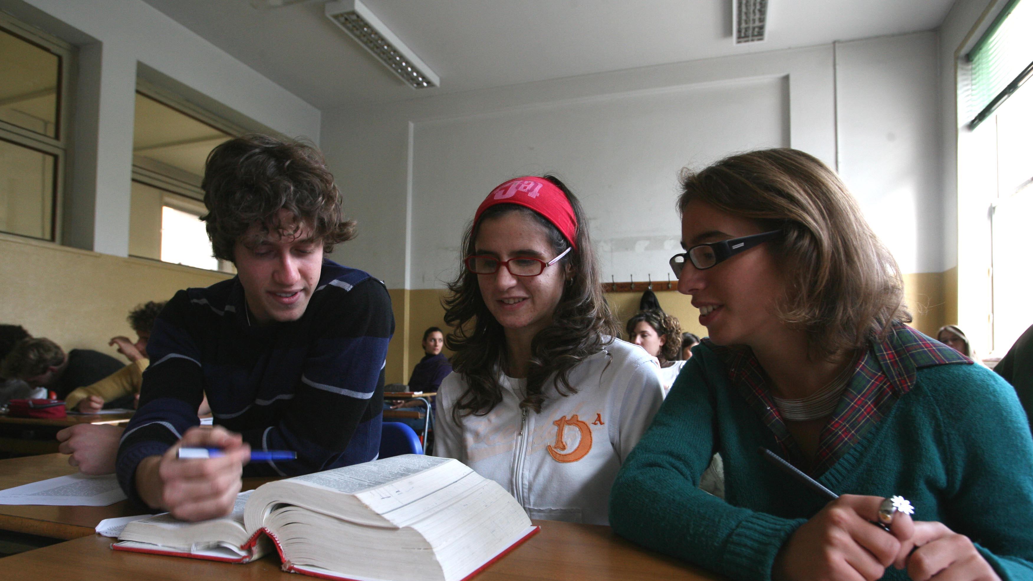 Bari, la scuola apre le porte ai genitori: ammessi in classe a lezione