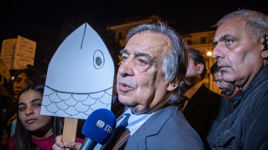 Orlando guida le sardine: "Disubbidiamo alle leggi razziste"