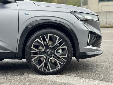 Renault Austral full hybrid: si aggiorna con il restyling 2026, la gallery del SUV francese 7