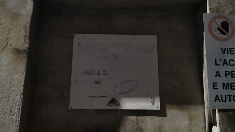 Napoli, donne di nuovo in strada contro il sito di stoccaggio dei rifiuti 6