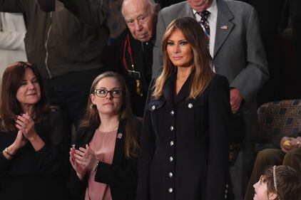 Melania Trump: al fianco del marito dopo 39 giorni di silenzio  9