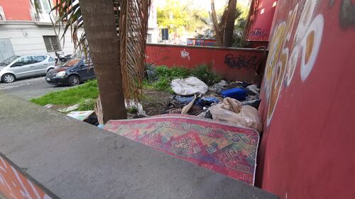 Napoli, il degrado di piazza Cavour 1