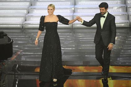Michelle Hunziker, la sexy conduttrice a Sanremo 2018 5