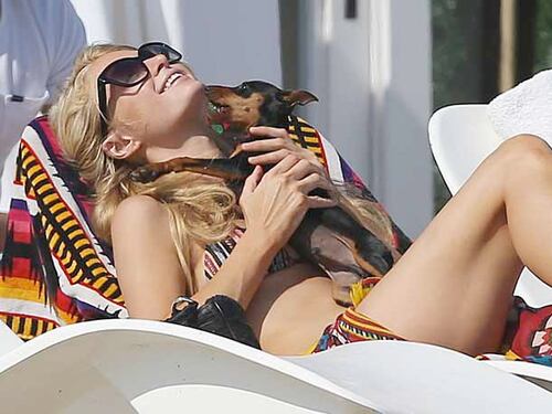 Paris Hilton festeggia il compleanno in bikini