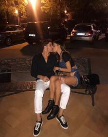Belen Rodriguez e Andrea Iannone sexy in foto 16