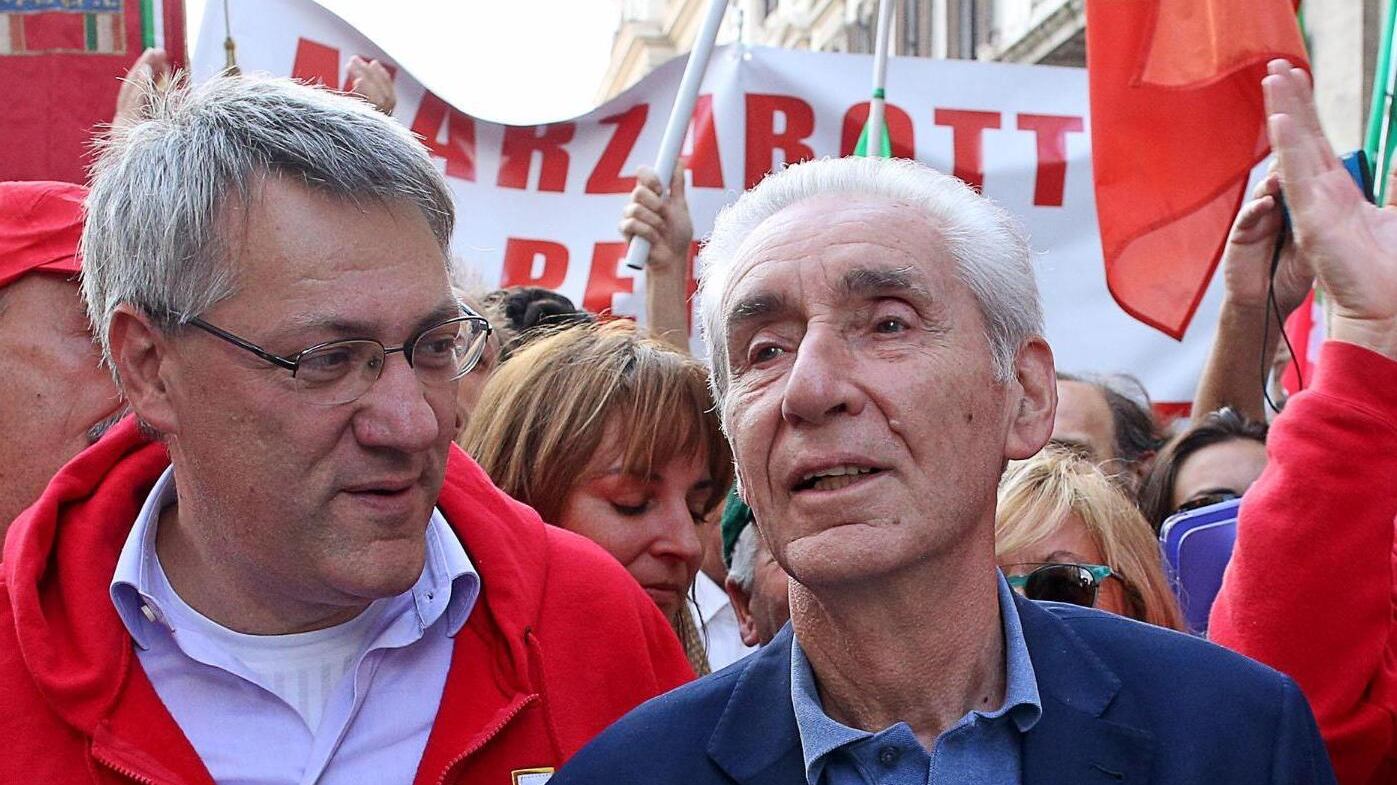 La solita sinistra: bandiere rosse e Costituzione