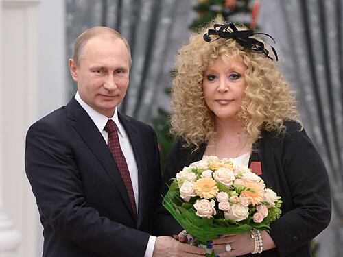 La Pugacheva sfida la Russia: "Sono agente straniero"