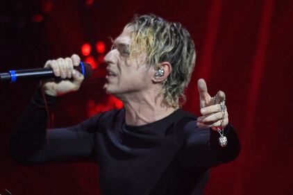 Sanremo 2024: ecco il look della prima serata del Festival di Irama  4