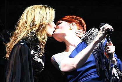 I baci saffici delle Vip 6