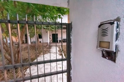 Uno degli immobili in cui alloggiavano i migranti della cooperativa Karibu 3
