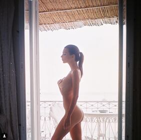 Emily Ratajkowski: lato b in mini-slip 25