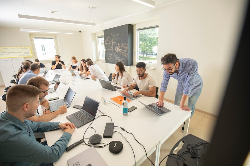 Riunione di lavoro negli uffici di Modefinance