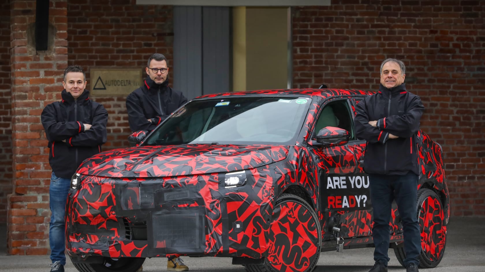 Le prime foto dell'Alfa Romeo Milano. Tutto italiano il team di ingegneri al lavoro