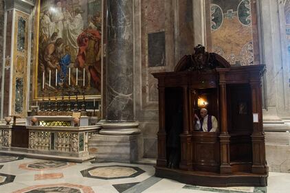 Il Papa si inginocchia e confessa i suoi peccati 5